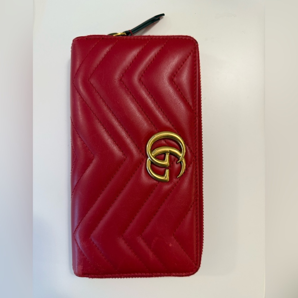 Calfskin Matelasse GG Marmont Zip Around Wallet Hibiscus Red
